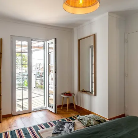 Sea'ya Thoughtful - Areia فيلة